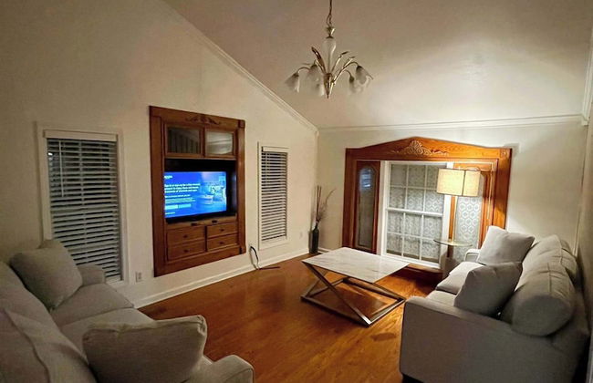 Steps From Downtown Minutes to the Airport - Photo 12