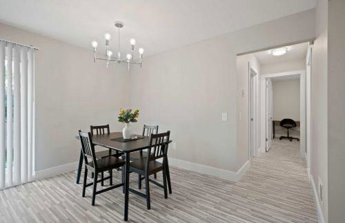 Cozy Stay Modern Comfort in the City - Foto 6