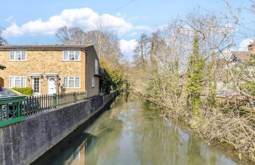 Cozy Riverside Cottage in Hertford Town with Parking - Foto 27