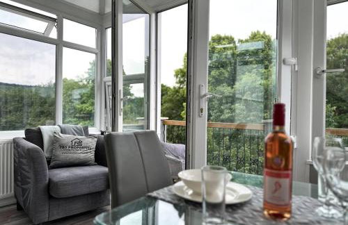 Sleek Skyward Serenity 2bed w Pool Table - Ystrad - Foto 34