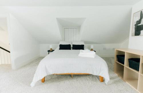 Newly Renovated Vintage Inspired Large 4 BR Home - Foto 29