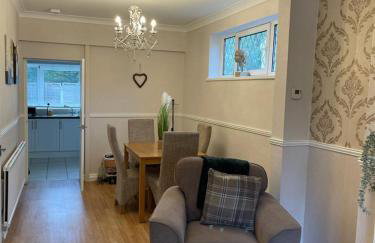 Charming 3-Bed Home Comfortable Stay in Coalville - Photo 18