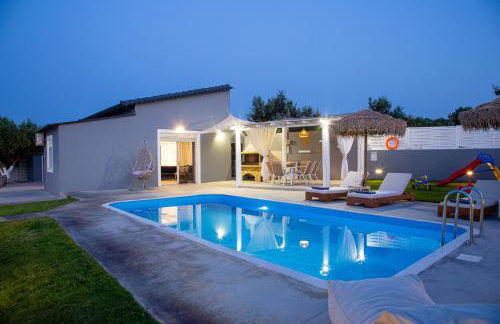 Gramvella Resort - Photo 11