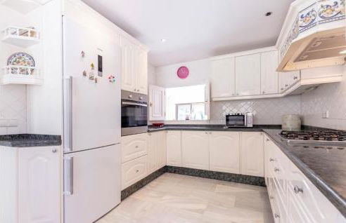 Lilia Barajas - Photo 28