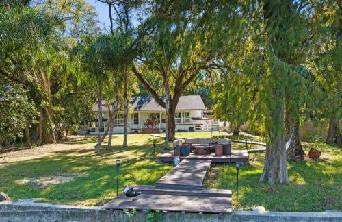 Hideout on the Hillsborough is a Gorgeous Renovated 3BR Pet Friendly Home on the Hillsborough River located in the North End of Seminole Heights - Foto 44
