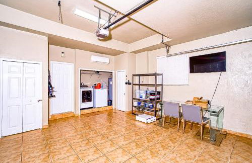 Luxury Tropical Living , 4BR w Backyard Pool Oasis - Foto 38