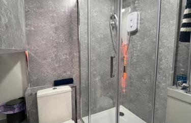 4 Bedroom House in the Heart of Basildon 2 mins to Town Center I Weekly or Monthly Stay Offer I Free Parking I Sleeps 7 - Foto 17