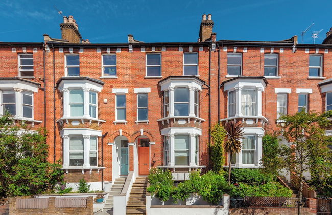 Charming Hampstead Retreat with Patio - Foto 24