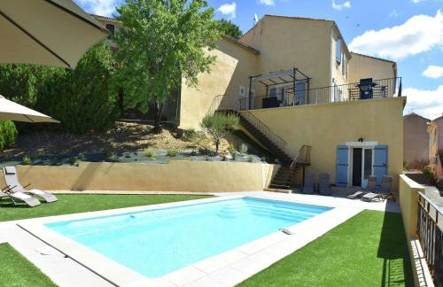 Peaceful Poolside Escape - Foto 1