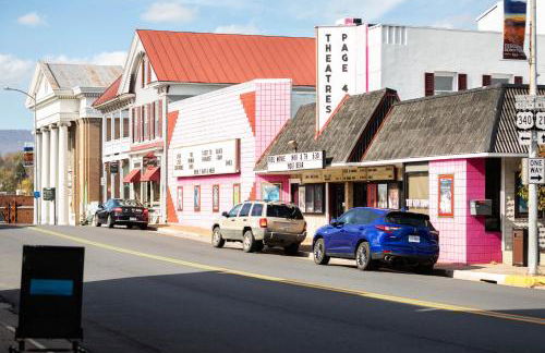 Lazy Lake 3BR Cabin w/ Mtn Views + Hot Tub +Wi-Fi - Foto 37