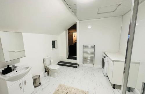 Bespoke 2 Bedroom Apt Derby City - Foto 34