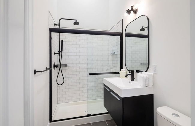 Sosuite Penthouse 1BR Apt w Arch Windows W D - Photo 7