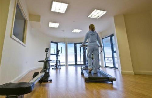 Stunning Two Bed Sea View Apartment with Pool & Gym - Foto 15