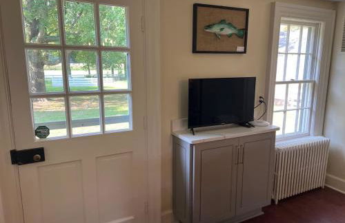 Vaux Hall Manor - 5BR Historic Farmhouse on Bay - Foto 14