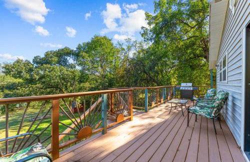 Lakefront Retreat with Deck, Movie Room and Yard - Foto 53