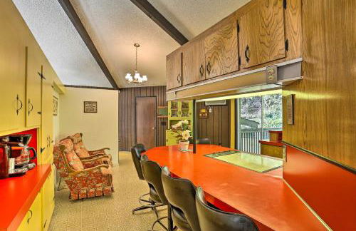 Woodsy Willow Creek Getaway with Pool and Deck! - Foto 8