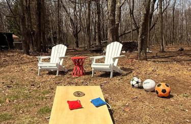 Pocono Chalet,Hot Tub,Arcade,Fireplace, Lake,Pool, Pet friendly, near Jim Thorpe No extra fees to use amenities - Foto 65