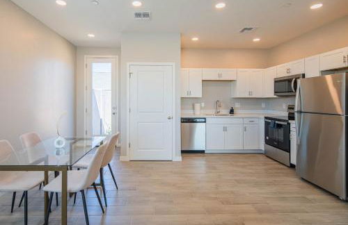 Serene 2BR Home with Premium Beds - Foto 23