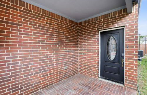 O18B Spacious 3BR Home Sleeps 10 With 2 Living Areas - Foto 10