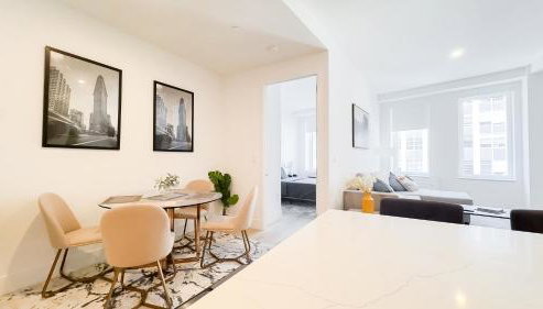 Stylish 3BR Luxury Retreat in the Heart of FiDi - Photo 4