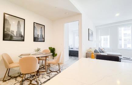 Stylish 3BR Luxury Retreat in the Heart of FiDi - Photo 4