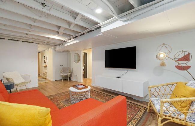 Mid-Century Vibes Basement - Foto 19