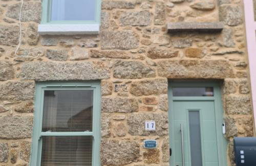Central Penzance, Modern stylish home, Near Seafront with Gated parking - Photo 25