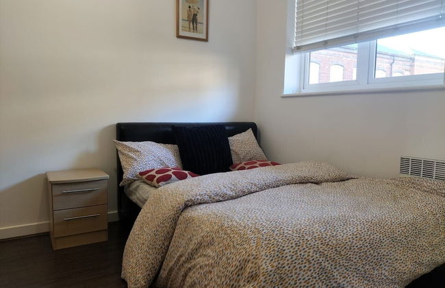 Central 2-bed Apt - Sleeps 4 - Parking & Wifi - Foto 2