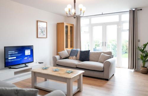 Clifftop Coastal Retreat - Accessible Pet Friendly Sea View - Sleeps 8 - Perfect for Contractors and Long Stays - Foto 15