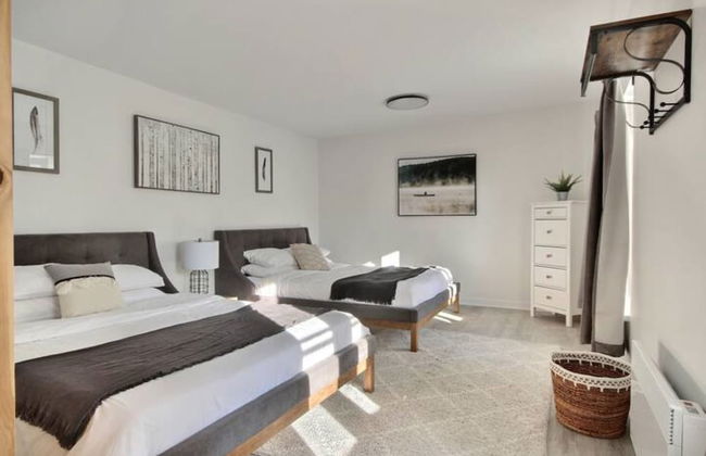 Unique & Sunny Top Floor Old Quebec Gem - Photo 4