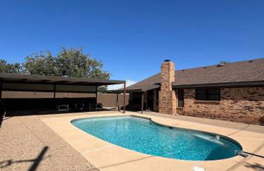 Midland Luxe, Pool, Fire Pit, Workspace, Pool Table - Foto 3