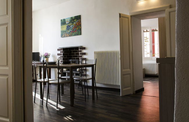 JOIVY Stunning 2-BR Flat w/ Balcony - Photo 19