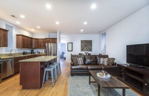 ENTIRE BUILDING-Walk to Lincoln Park or The Beach - Foto 1