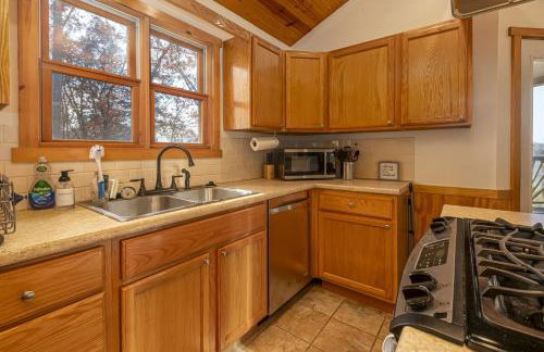 3BR Home w Hot Tub & Sunset Views Near SIUC - Foto 13