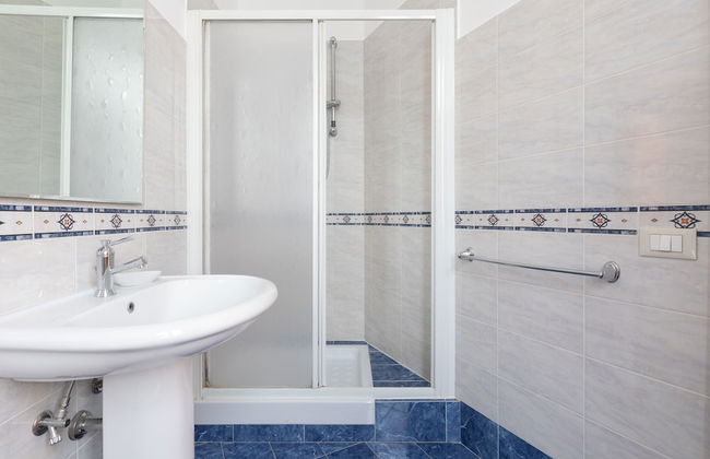 Elegant Salandra Suite - Photo 8