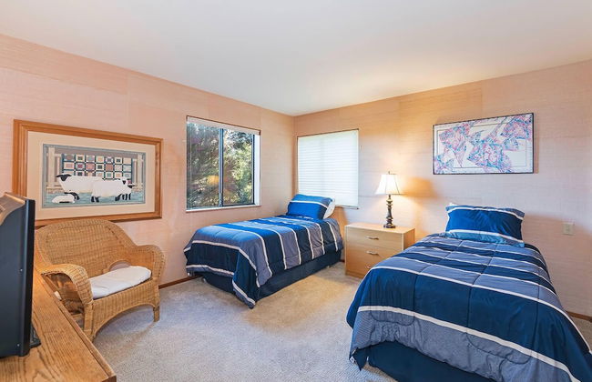 Viglione Fireplace, Hot Tub, & Ocean Views - Photo 4