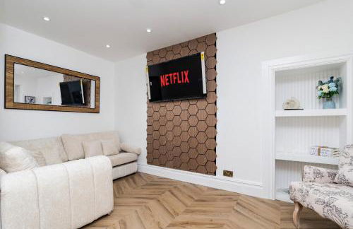 2 Bedroom Cottage-Free Parking - Photo 22