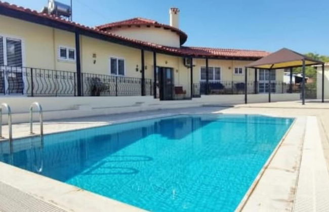 Villa - Private Pool, Free Parking & pet Friendly - Foto 1