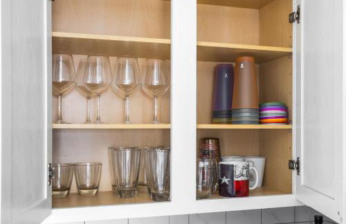 Capitol House - 3 Bed 1 Full and 1 Half Bath, Pet Friendly with Hot Tub walk to Lucas Oil Stadium - Foto 23