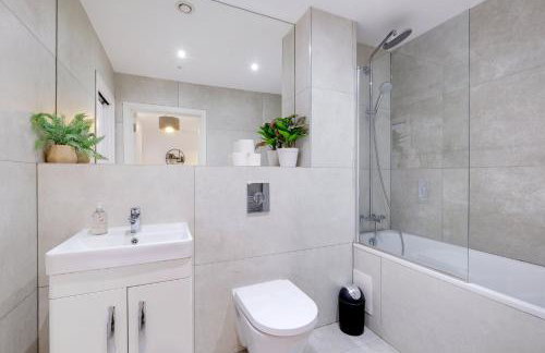 Multiple 2-Bedroom Apartments near Harry Potter Studios - 2-Minute walk to Bushey Station - 20 Minutes to London Euston - Ideal for Families & Business - Free Parking - Foto 19