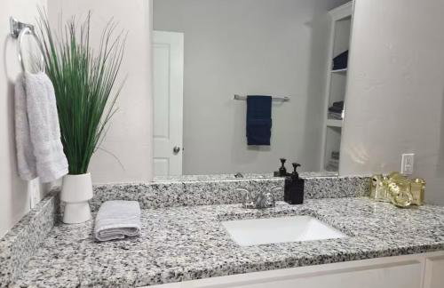 Family-Friendly 3BR Townhome - Foto 10