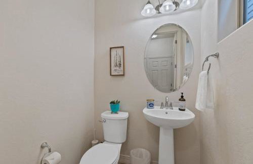 Flagstaff 3BR Cozy Retreat w Fireplace & BBQ - Foto 26