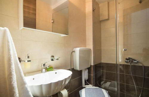 Modern, Stylish Maisonette - Photo 7