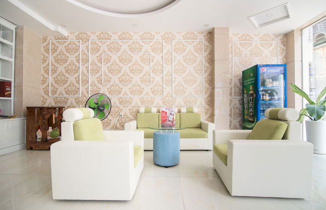 RedDoorz Plus near Tan Dinh Market 2 - Photo 4