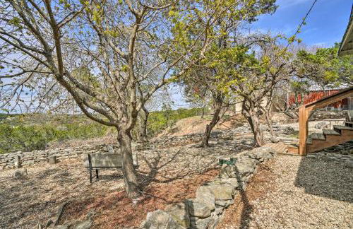 Charming Ingram Home with Yard and Furnished Patio! - Foto 22