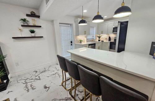 Stylish Duplex walkTO Lake Eola Orlando. Sleeps 8 - Foto 42