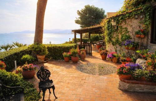 Alle due Torri, villa sulla roccia a picco sul mare - Foto 58