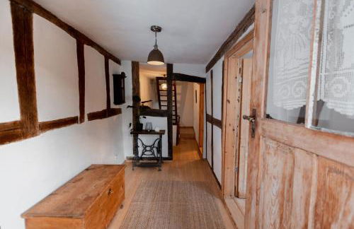 BG Living & Hosting - Mosel-Fachwerkhaus nahe Calmont Klettersteig - 2 Schlafzimmer, Parkplatz, WLAN & Netflix, 5 Personen - Foto 7