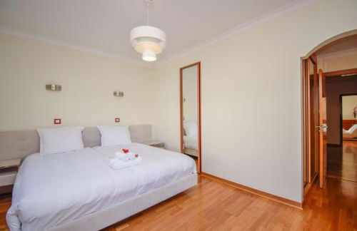 Spacious 4-Bedroom Villa with Private Heated Pool in Quinta da Beloura Sintra Ideal for Families & Long Stays - Foto 33