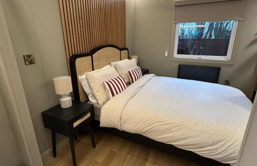 Rural Romantic Cabin-Hot Tub & Outdoor Kitchen - Foto 16